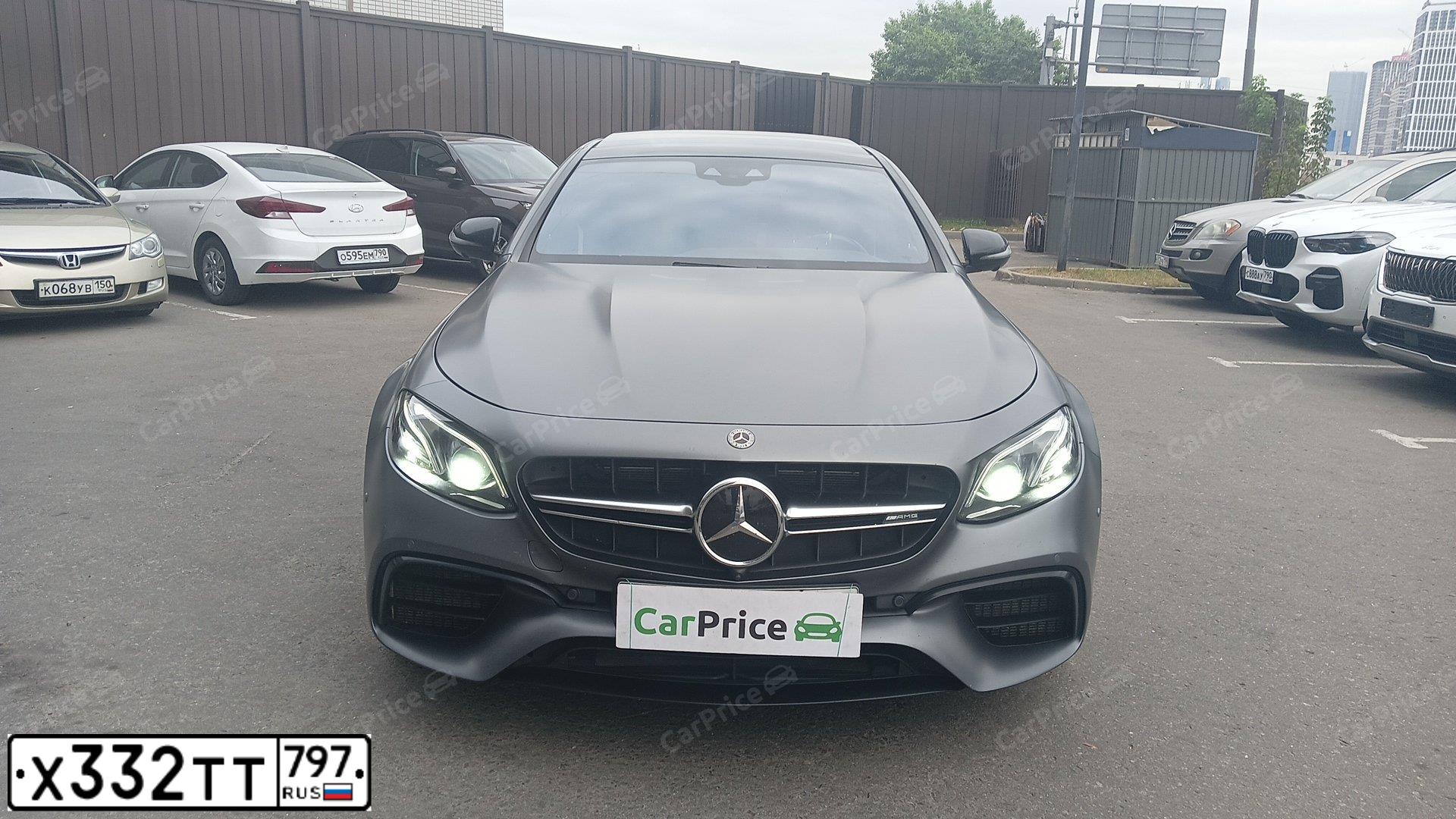 Фото автомобиля MERCEDES E-KLASSE, 2018 — госномер Х332ТТ797. Цвет: Серый