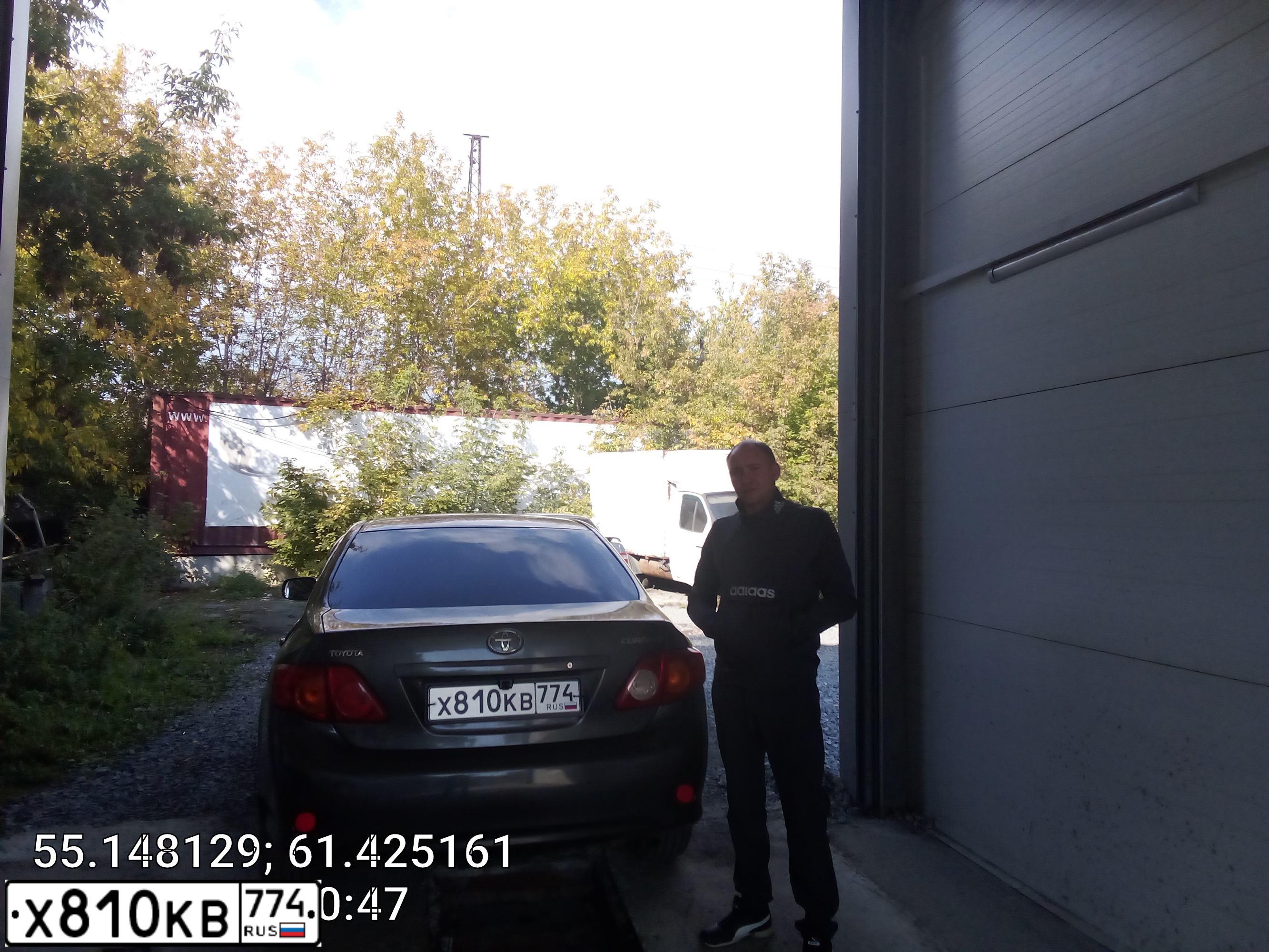 Фото автомобиля TOYOTA COROLLA, 2008 — госномер Х810КВ774. Цвет: СЕРЫЙ
