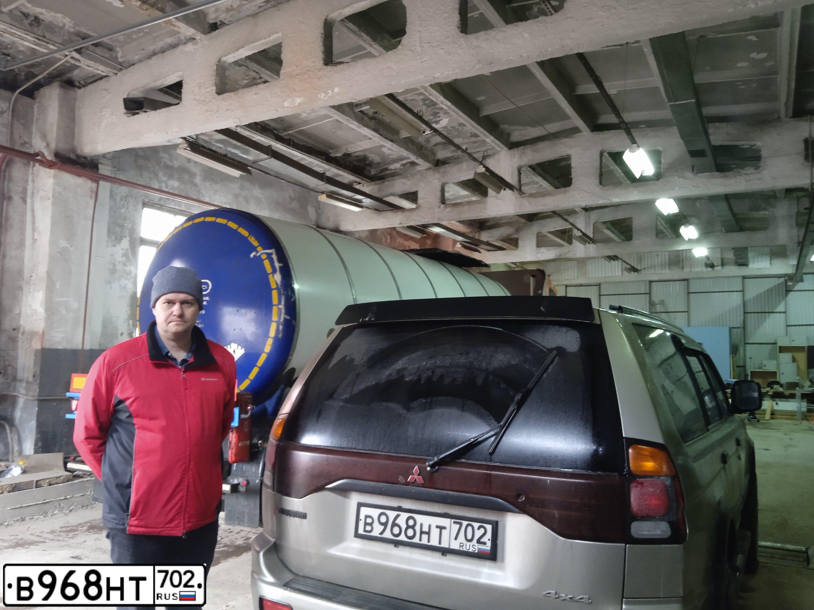 Фото автомобиля MITSUBISHI MONTERO, 2000 — госномер В968НТ702. Цвет: БЕЛЫЙ (СВЕТЛО-СЕРЫЙ)