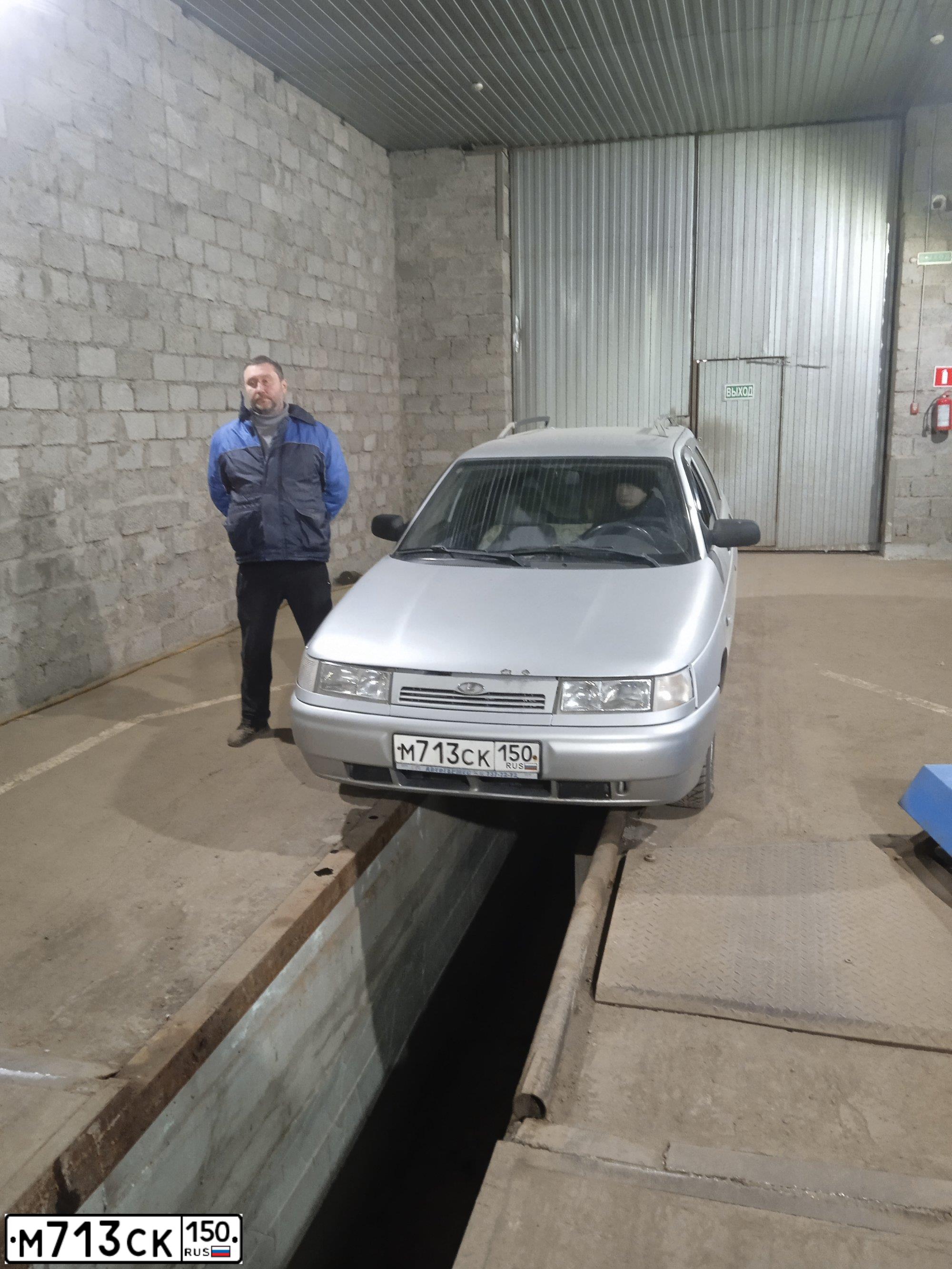Фото автомобиля LADA 2111, 2008 — госномер У568АХ550. Цвет: СВЕТЛО-СЕРЕБРИСТЫЙ  МЕТАЛЛИК