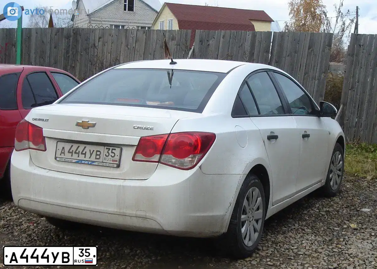 Фото автомобиля TOYOTA CAMRY, 2011 — госномер А444УВ35. Цвет: Белый