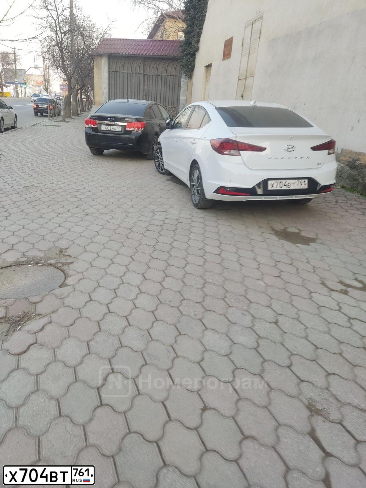 Фото автомобиля HYUNDAI ELANTRA, 2019 — госномер Х222ХТ123. Цвет: Белый