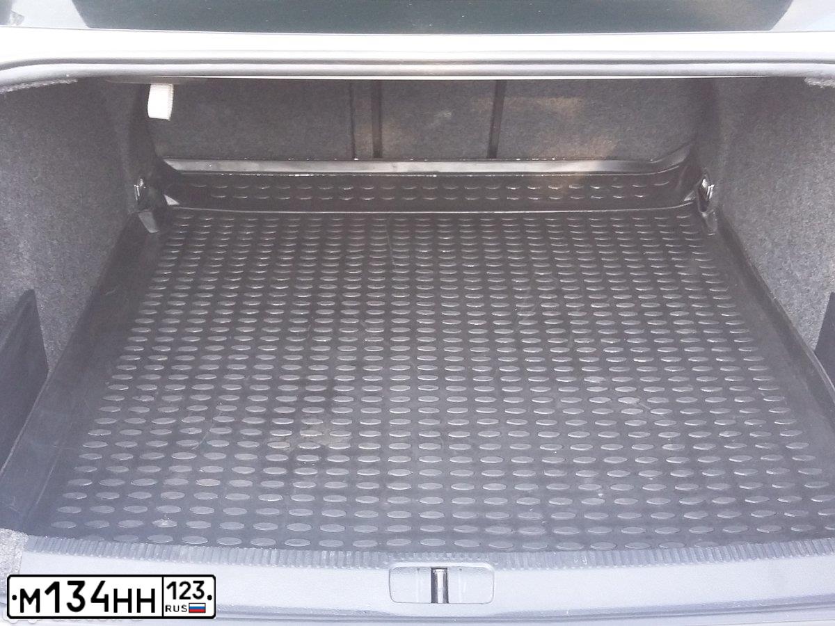 Фото автомобиля VOLKSWAGEN PASSAT, 2005 — госномер М090АУ23. Цвет: Белый