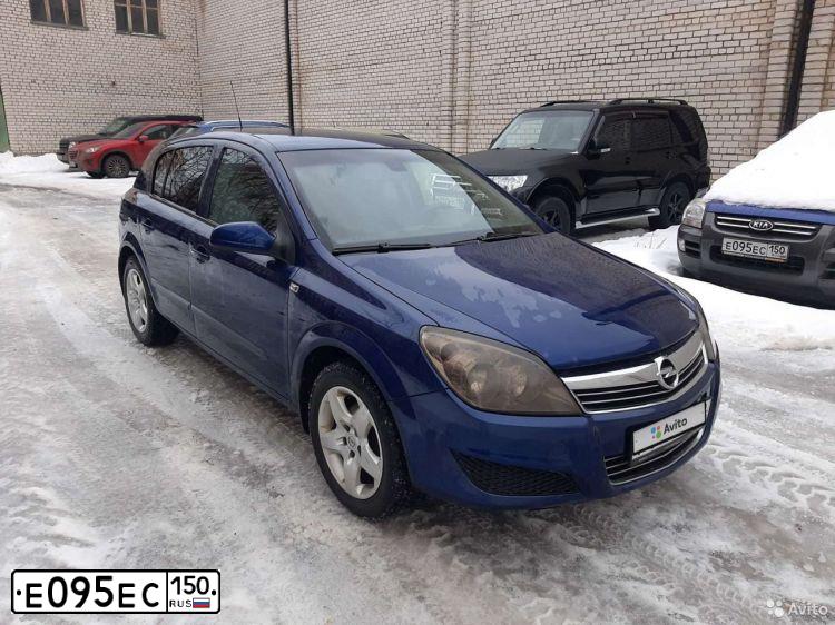 Фото автомобиля KIA SPORTAGE, 2006 — госномер Е095ЕС150. Цвет: СИНИЙ
