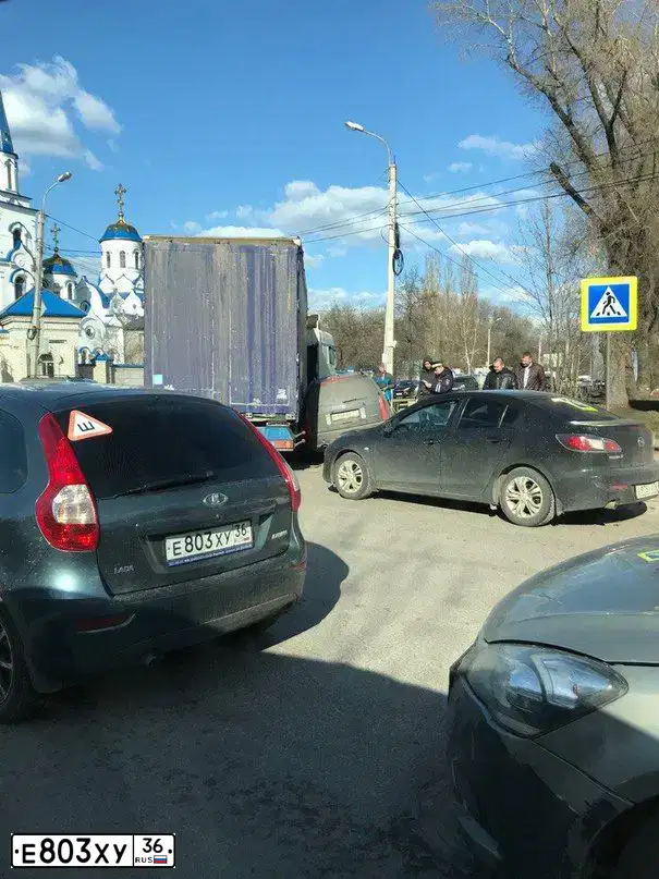 Фото автомобиля LADA 2192 KALINA, 2014 — госномер Р287МО136. Цвет: Серо-Синий
