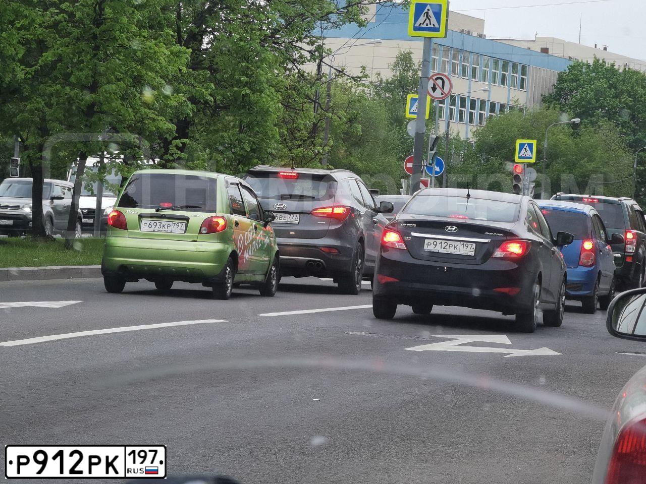 Фото автомобиля HYUNDAI SOLARIS, 2015 — госномер О682ТА32. Цвет: ЧЕРНЫЙ
