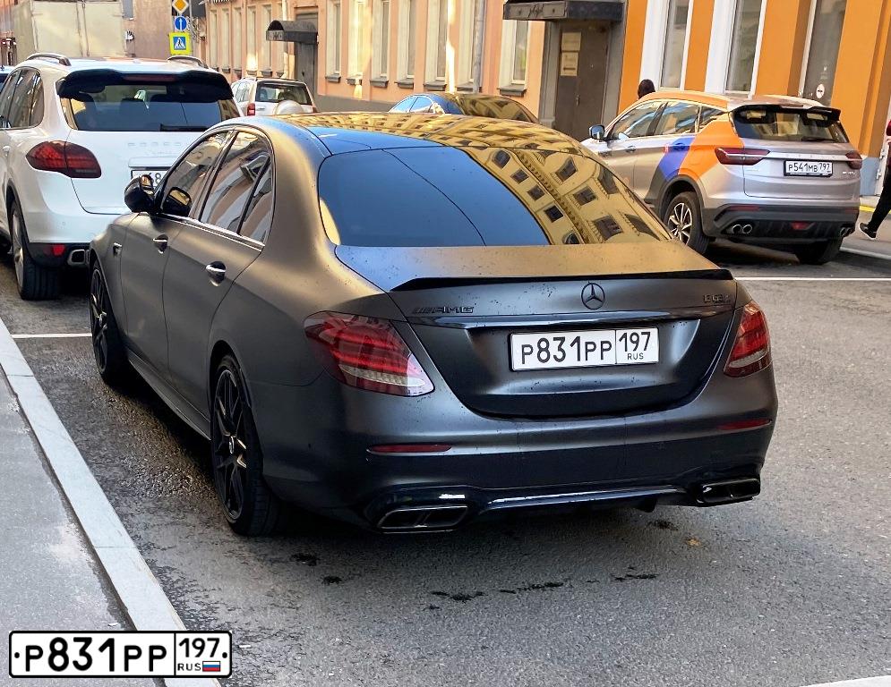 Фото автомобиля MERCEDES E-KLASSE, 2017 — госномер У342АС799. Цвет: ЧЕРНЫЙ
