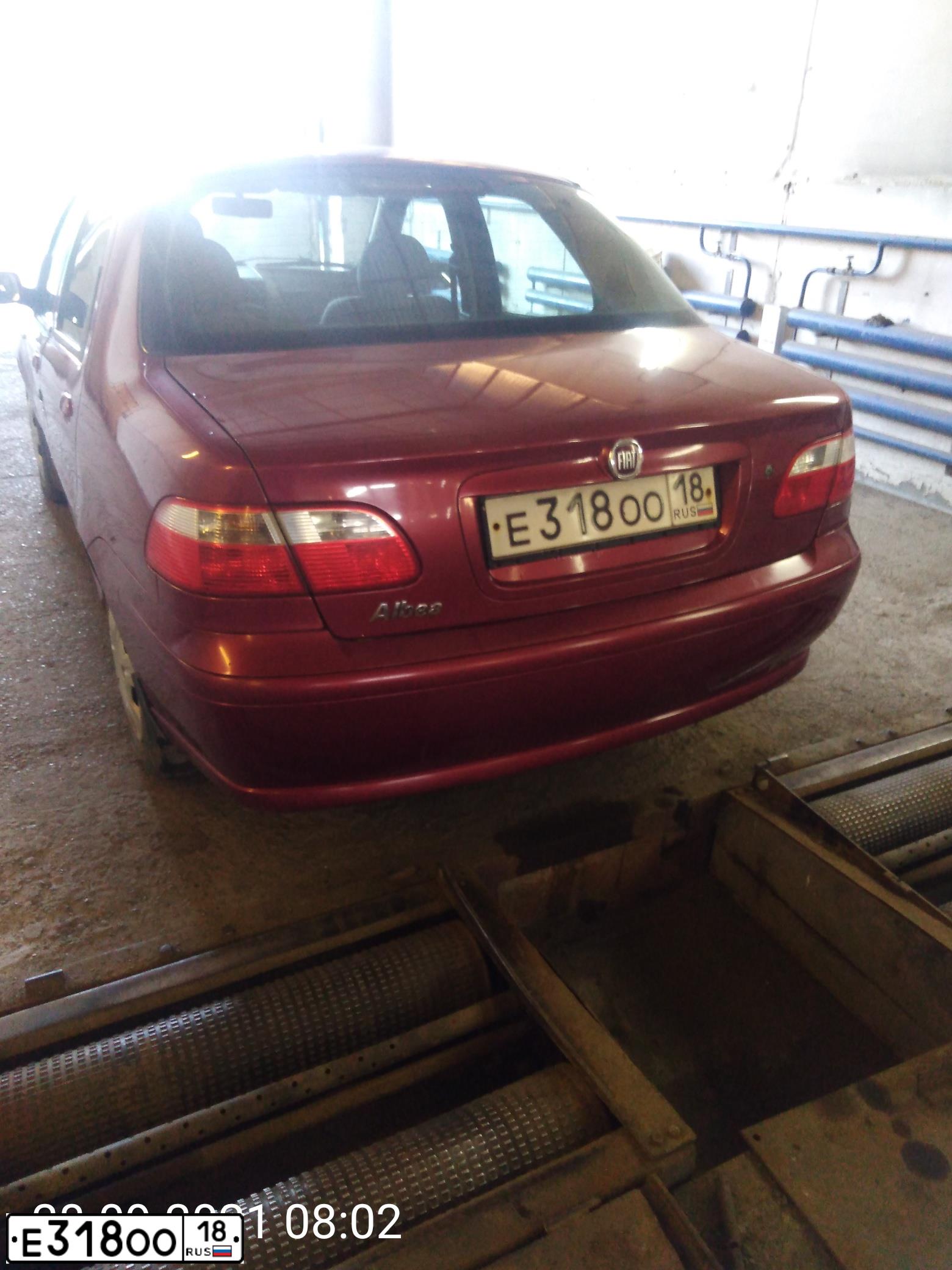 Фото автомобиля FIAT ALBEA, 2011 — госномер Е318ОО18. Цвет: СЦИЛЛА