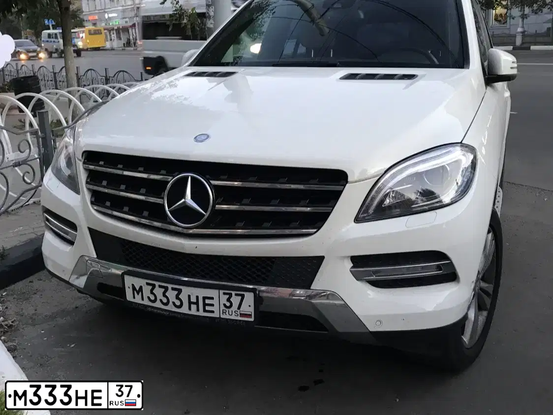 Фото автомобиля MERCEDES M-KLASSE, 2012 — госномер М333НЕ37. Цвет: БЕЛЫЙ