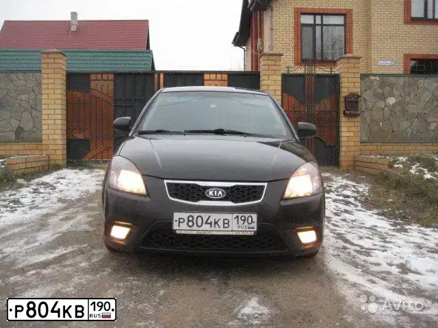 Фото автомобиля KIA RIO, 2010 — госномер А513СК790. Цвет: ЧЕРНЫЙ