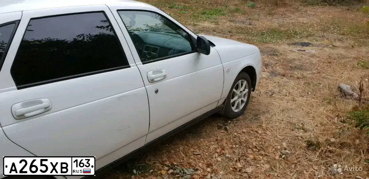 Фото автомобиля LADA 2172 PRIORA, 2010 — госномер Р490РС58. Цвет: Белый