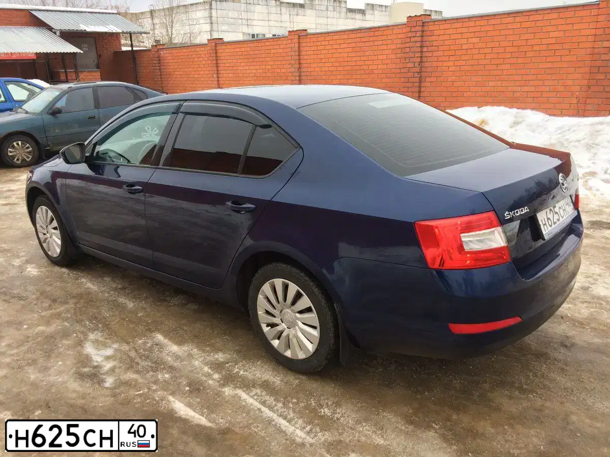 Фото автомобиля SKODA OCTAVIA, 2013 — госномер Н625СН40. Цвет: ТЕМНО-СИНИЙ
