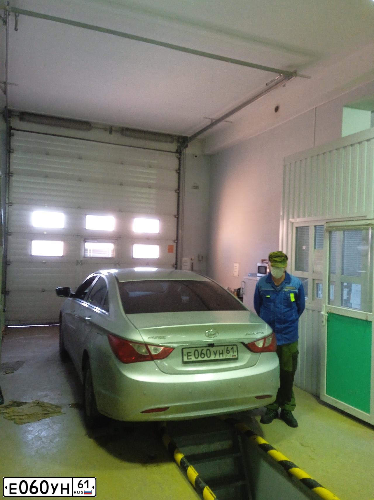 Фото автомобиля FORD FOCUS, 2010 — госномер В111УУ61. Цвет: СЕРЕБРИСТЫЙ