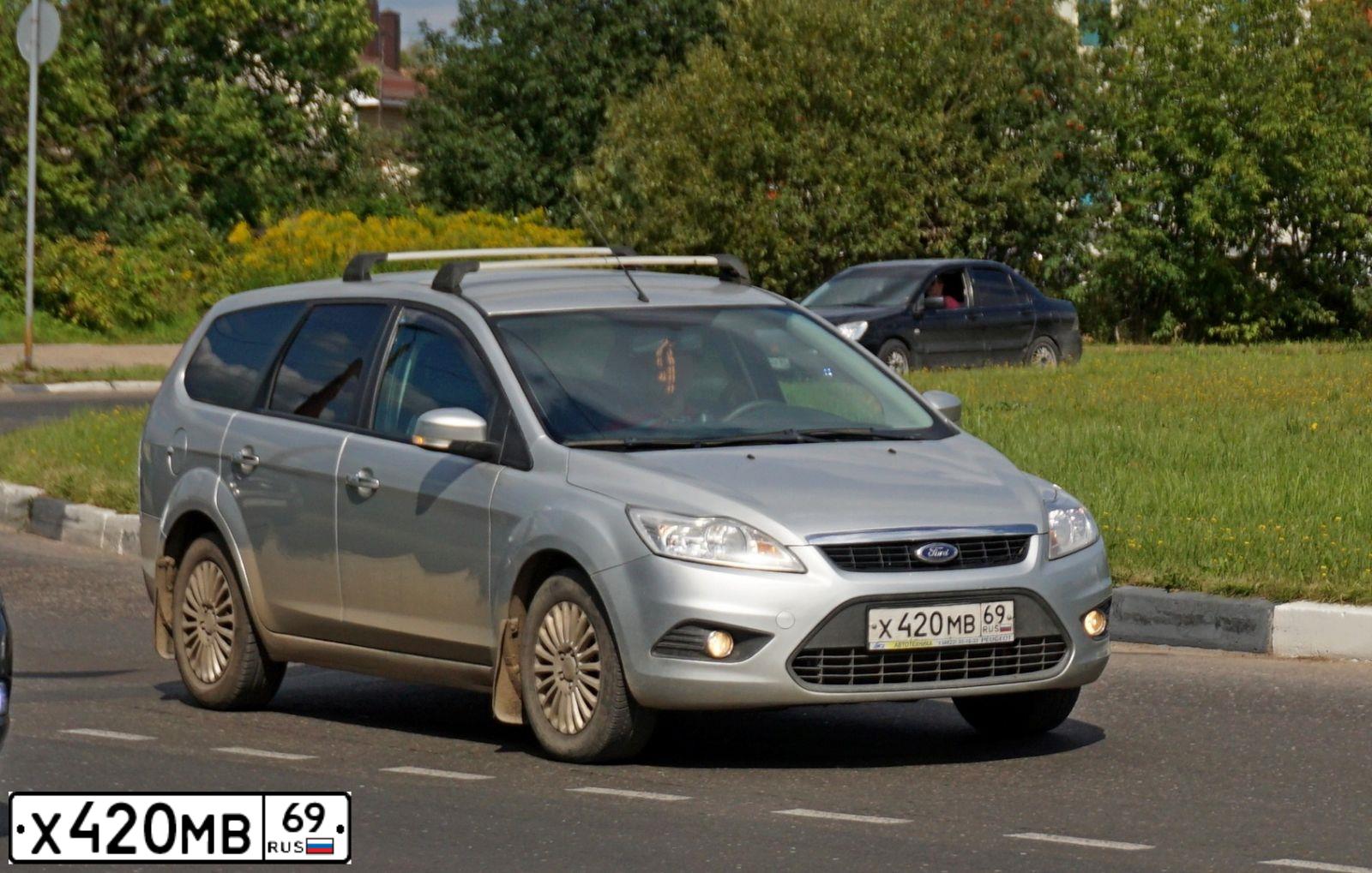 Фото автомобиля LADA 2114 SAMARA, 2005 — госномер У230РН69. Цвет: средний серо-зеленый металлик