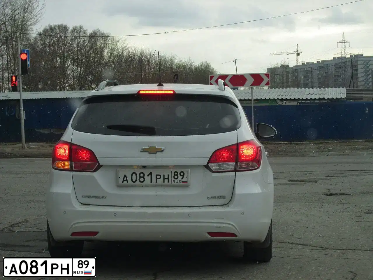 Фото автомобиля CHEVROLET CRUZE, 2013 — госномер А081РН89. Цвет: БЕЛЫЙ