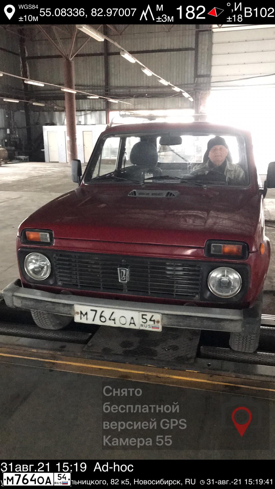 Фото автомобиля LADA 2121 NIVA, 1997 — госномер М764ОА54. Цвет: ВИШНЕВЫЙ