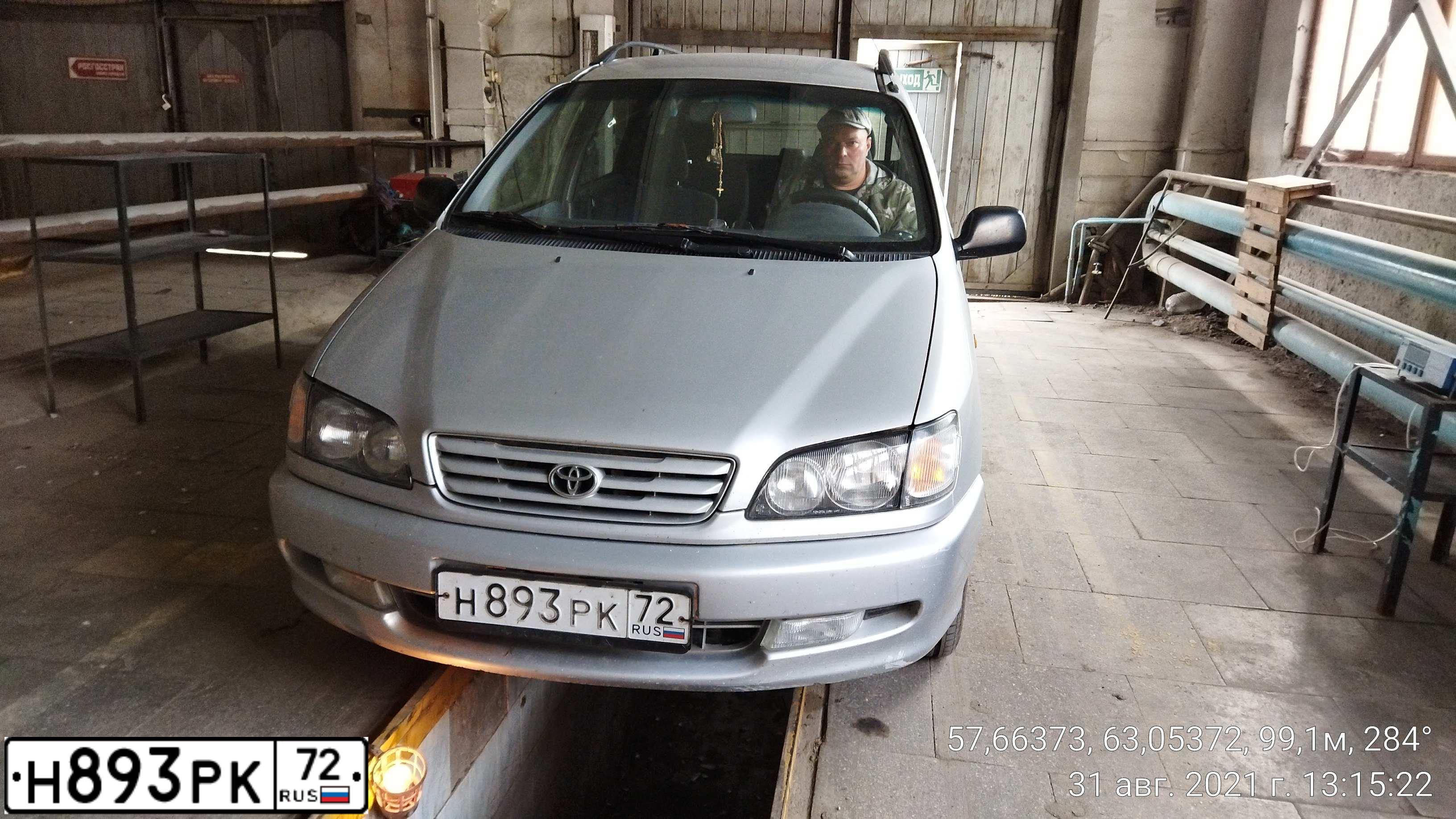 Фото автомобиля TOYOTA PICNIC, 1998 — госномер Р859АЕ196. Цвет: СЕРЫЙ