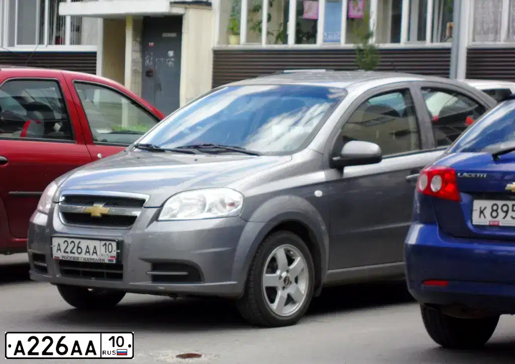 Фото автомобиля CHEVROLET AVEO, 2008 — госномер Н672ОК10. Цвет: СЕРЫЙ