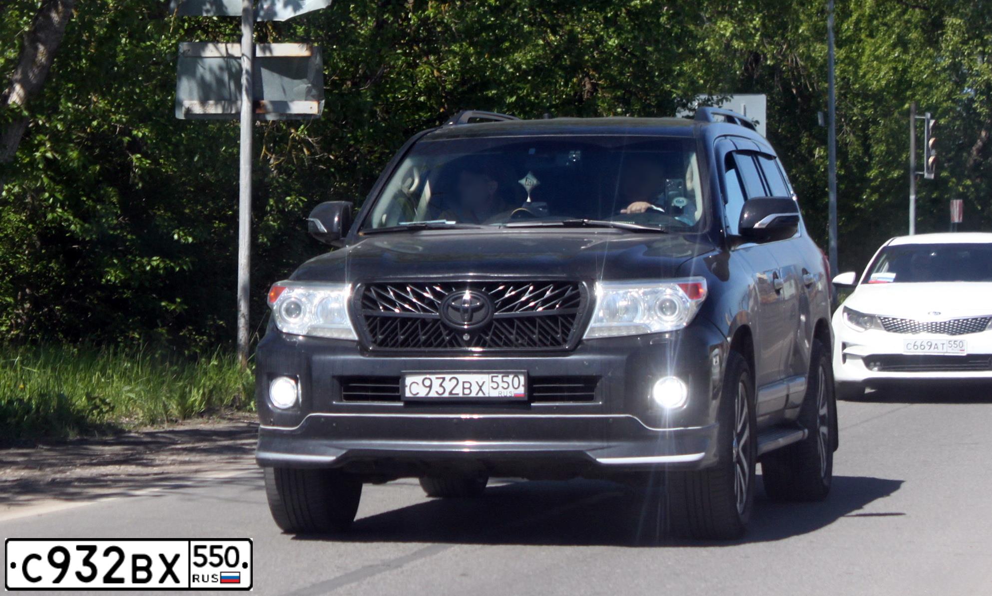 Фото автомобиля TOYOTA LANDCRUISER 200, 2012 — госномер С932ВХ550. Цвет: ЧЕРНЫЙ