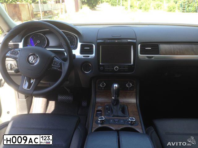 Фото автомобиля VOLKSWAGEN TIGUAN, 2018 — госномер Н009АС123. Цвет: Серебристый