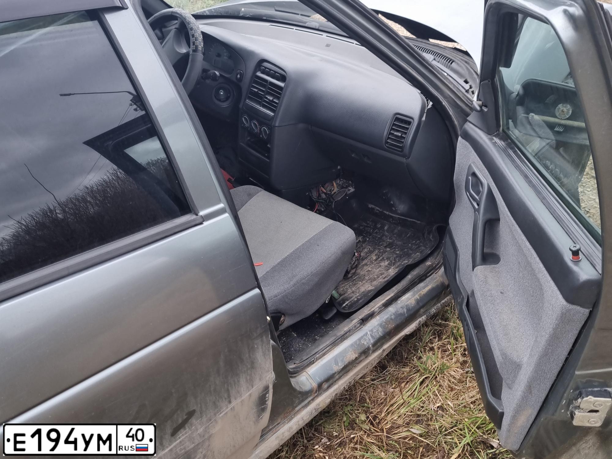 Фото автомобиля LADA 2112, 2007 — госномер В925УВ86. Цвет: СРЕДНИЙ СЕРО-ЗЕЛЕН.МЕТАЛЛ