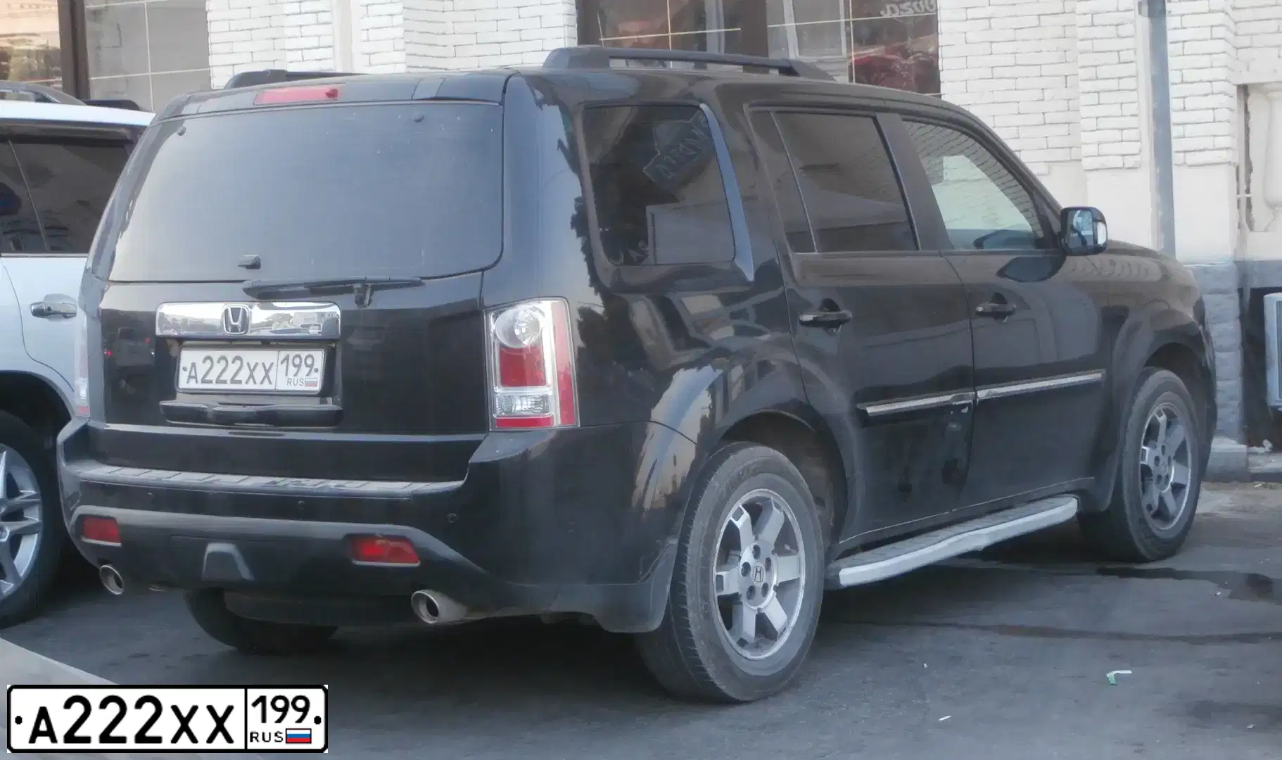 Фото автомобиля LANDROVER RANGE ROVER SPORT, 2006 — госномер У964НР55. Цвет: ЧЕРНЫЙ