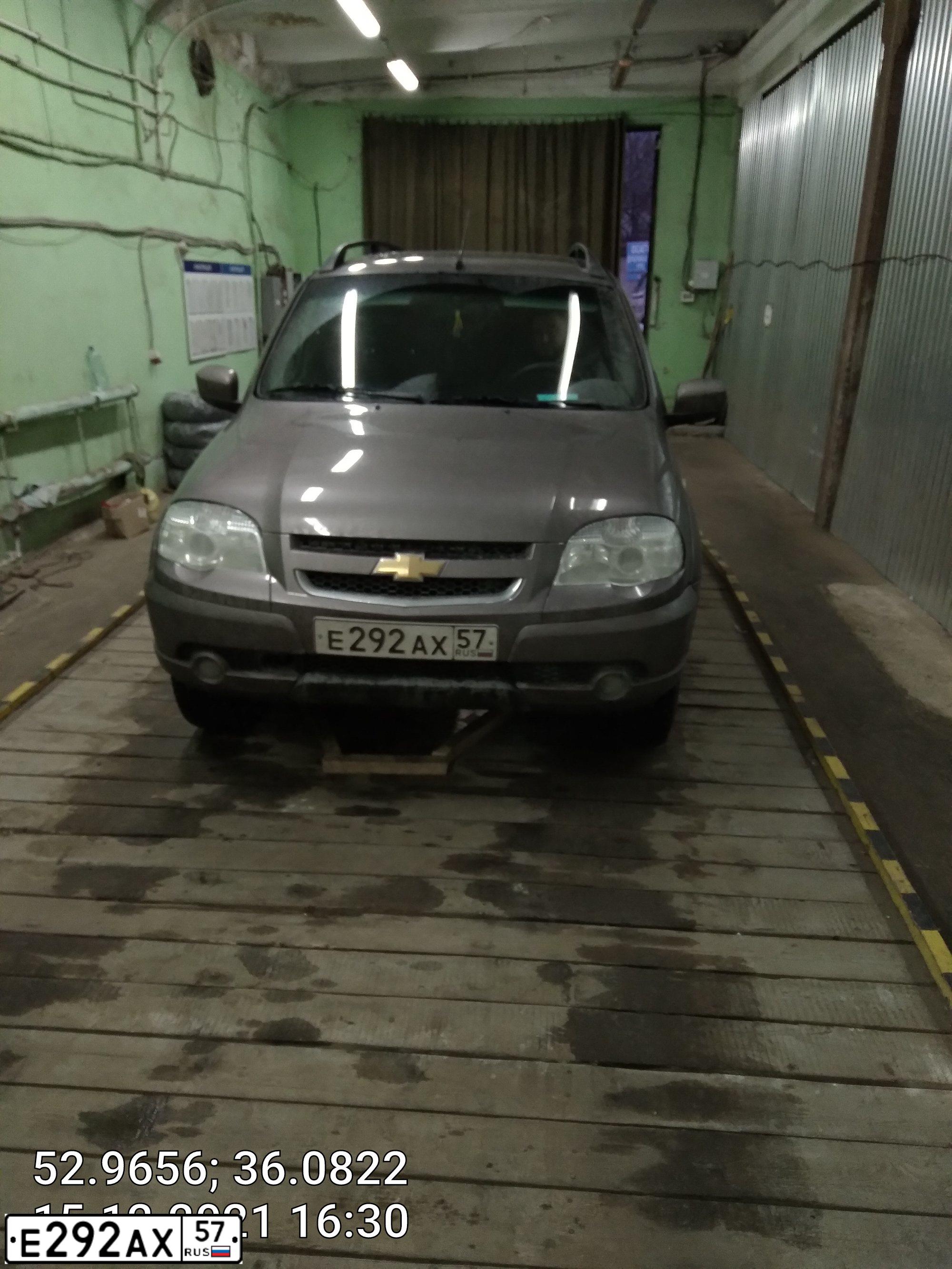 Фото автомобиля CHEVROLET NIVA, 2014 — госномер Е292АХ57. Цвет: Светло-коричневый металлик