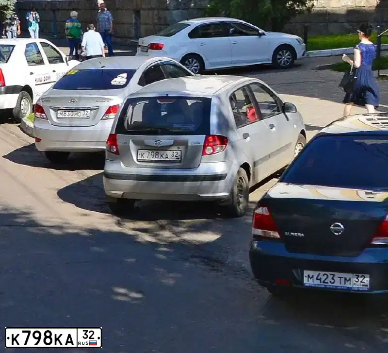 Фото автомобиля HYUNDAI GETZ, 2005 — госномер М330ЕН13. Цвет: Серебристый