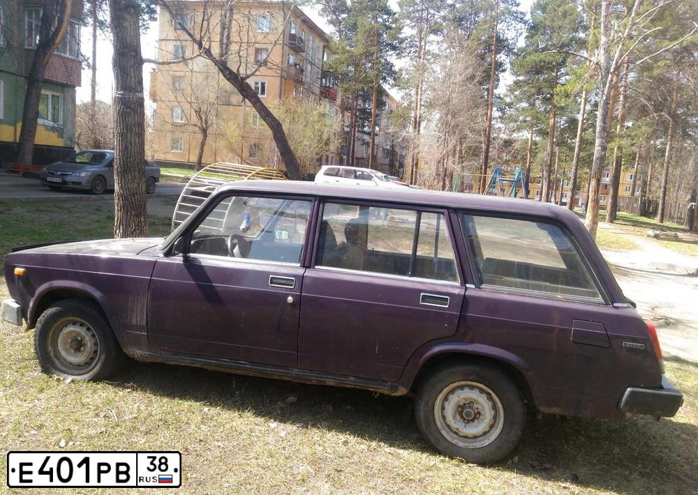 Фото автомобиля LADA 2104 LADA, 1997 — госномер Е401РВ38. Цвет: ФИОЛЕТОВЫЙ
