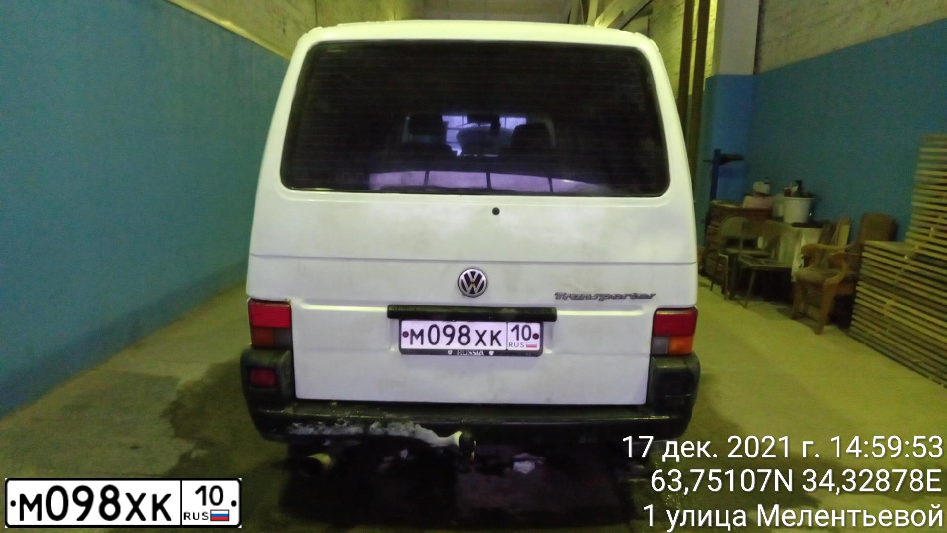 Фото автомобиля VOLKSWAGEN TRANSPORTER, 1996 — госномер Н622ЕУ60. Цвет: Белый