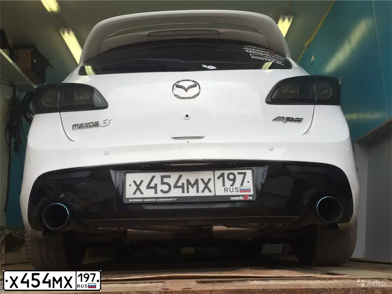 Фото автомобиля MAZDA 3, 2009 — госномер Х454МХ197. Цвет: Белый