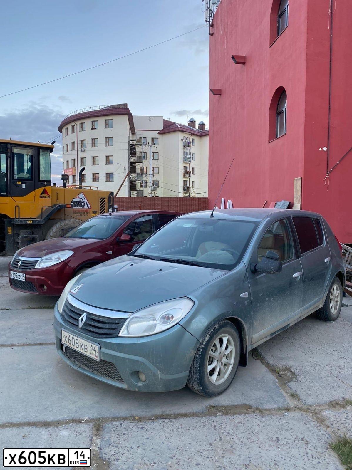 Фото автомобиля RENAULT SANDERO, 2012 — госномер Т679ТО193. Цвет: Красный