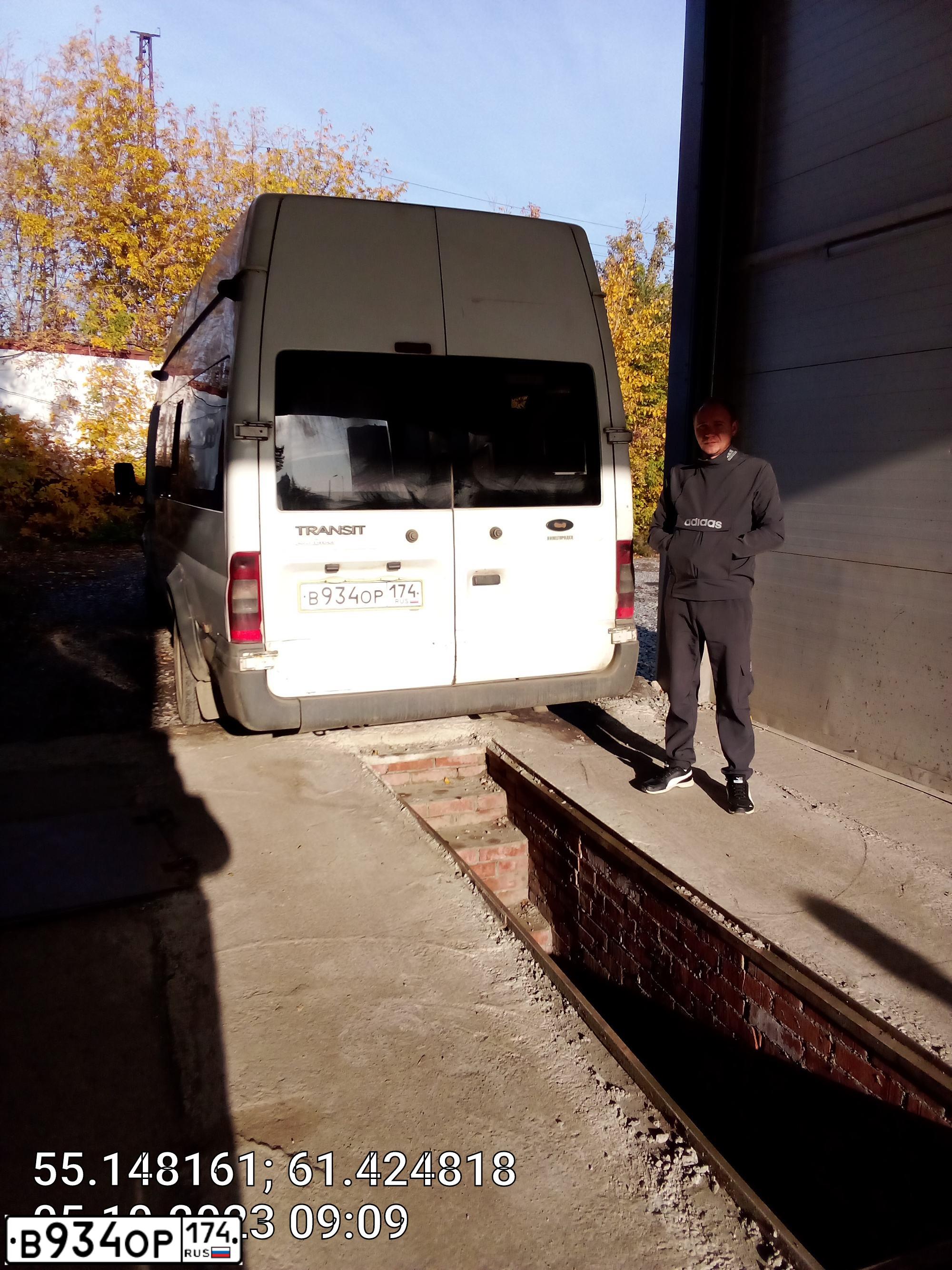 Фото автомобиля FORD TRANSIT, 2012 — госномер В597НУ159. Цвет: Белый