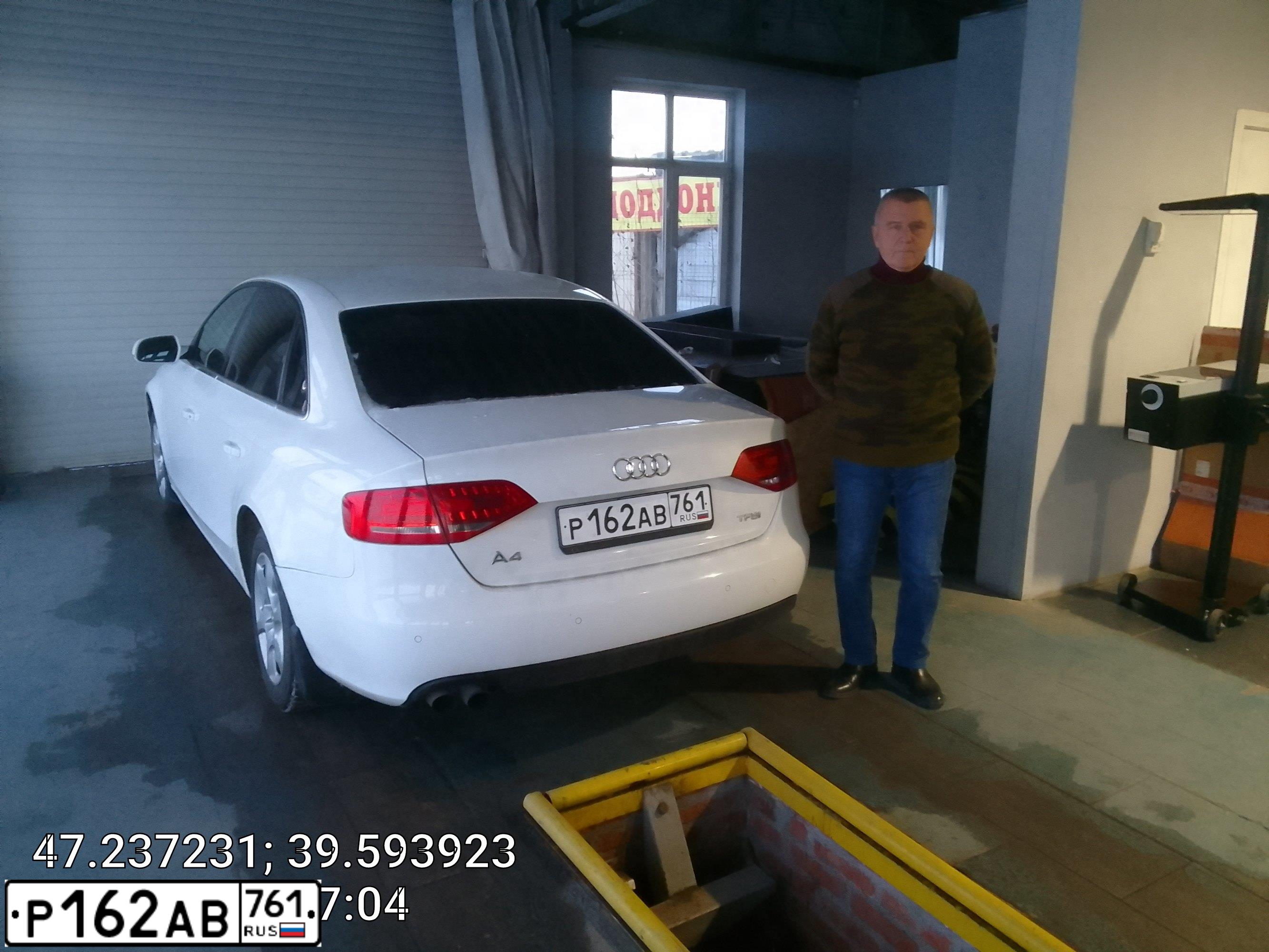 Фото автомобиля AUDI A4, 2011 — госномер Р162АВ761. Цвет: БЕЛЫЙ
