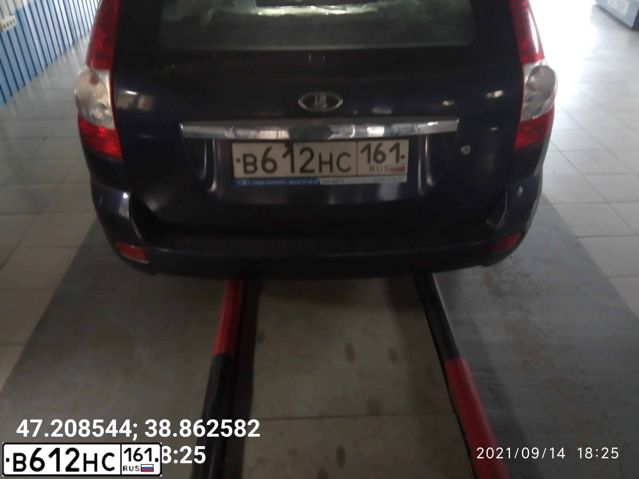 Фото автомобиля LADA 2171 PRIORA, 2011 — госномер В612НС161. Цвет: СИНИЙ