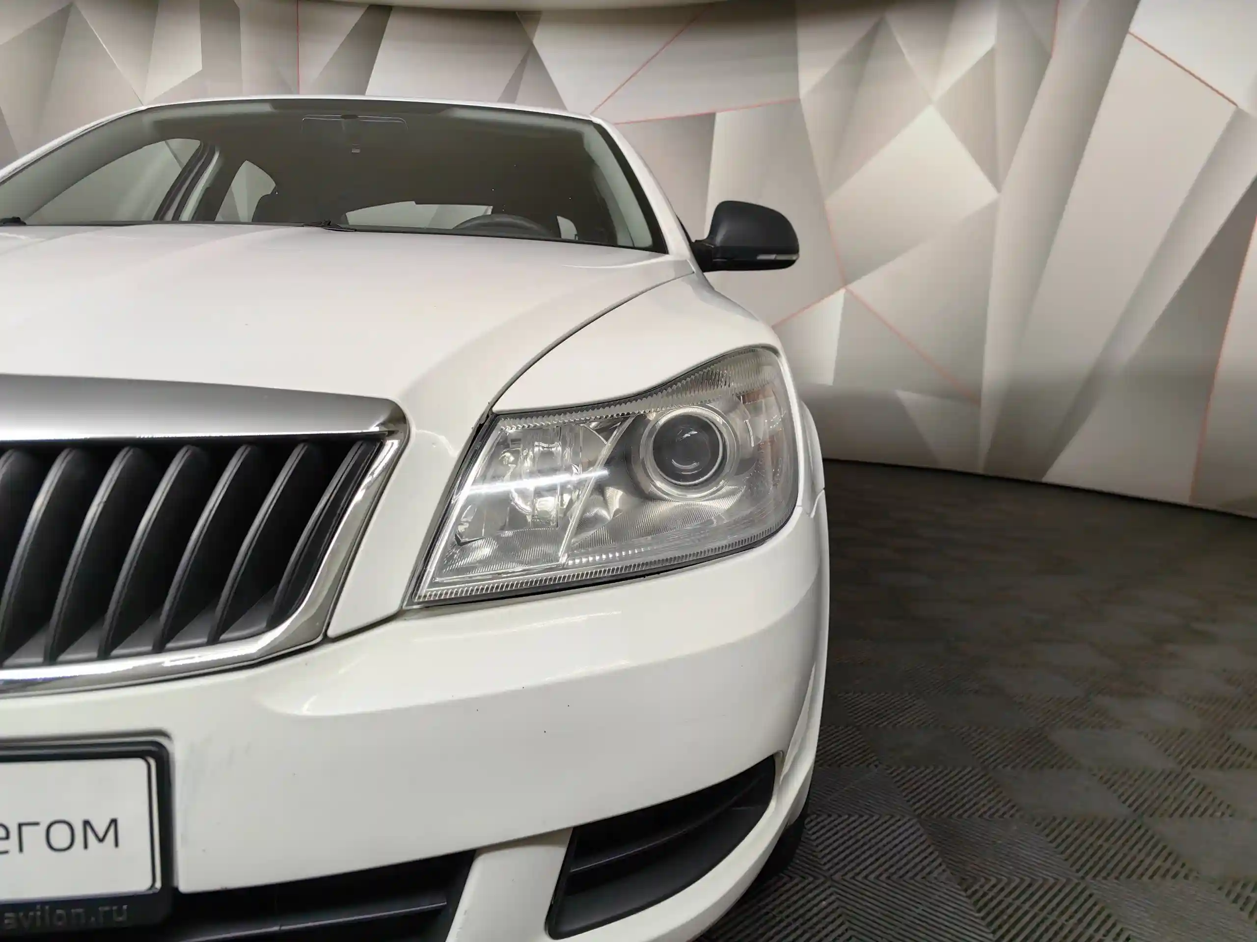 Фото автомобиля SKODA OCTAVIA, 2013 — госномер Т109ВЕ163. Цвет: Белый