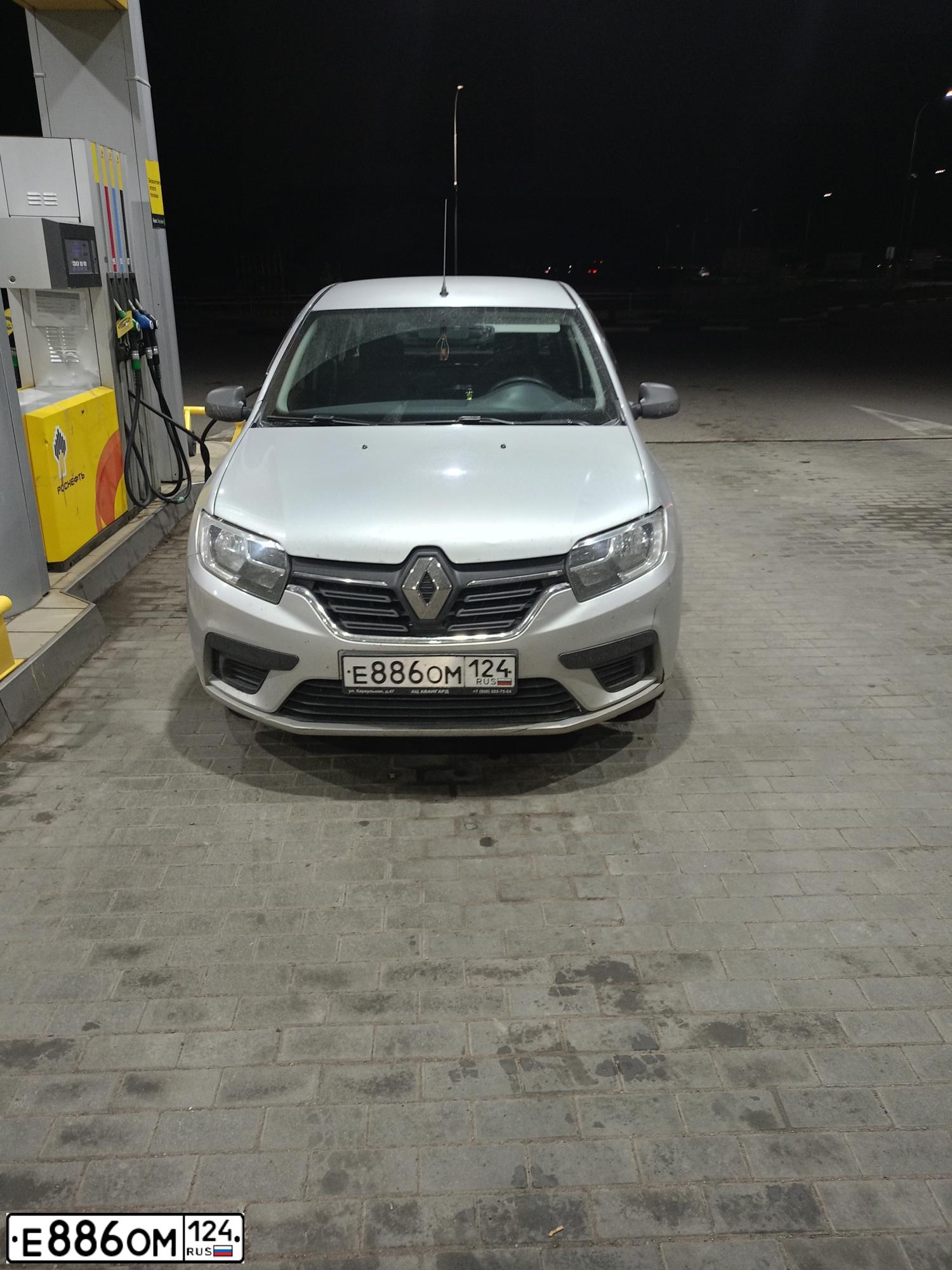 Фото автомобиля RENAULT LOGAN, 2019 — госномер А053РЕ155. Цвет: СВЕТЛО СЕРЫЙ