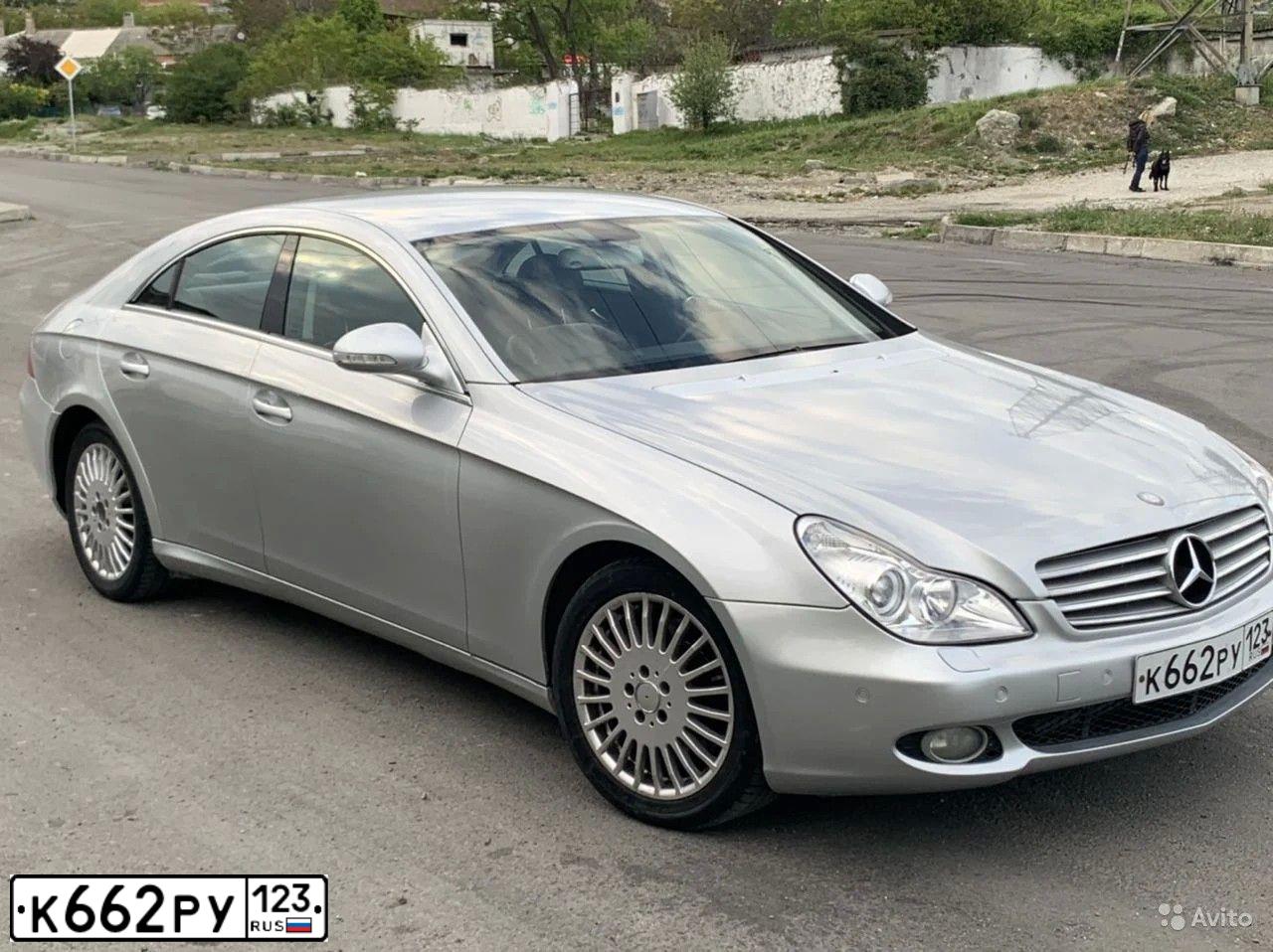 Фото автомобиля MERCEDES CLS-KLASSE, 2005 — госномер К349АР193. Цвет: СЕРЕБРИСТЫЙ