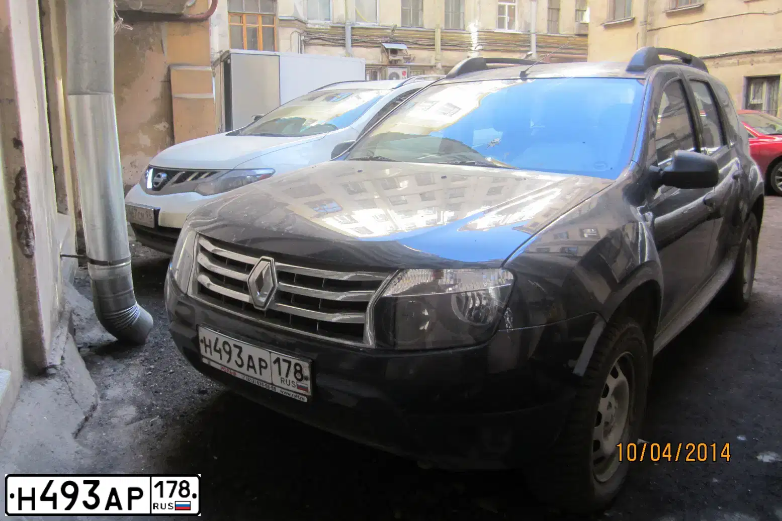 Фото автомобиля RENAULT DUSTER, 2012 — госномер Н493АР178. Цвет: ЧЕРНЫЙ