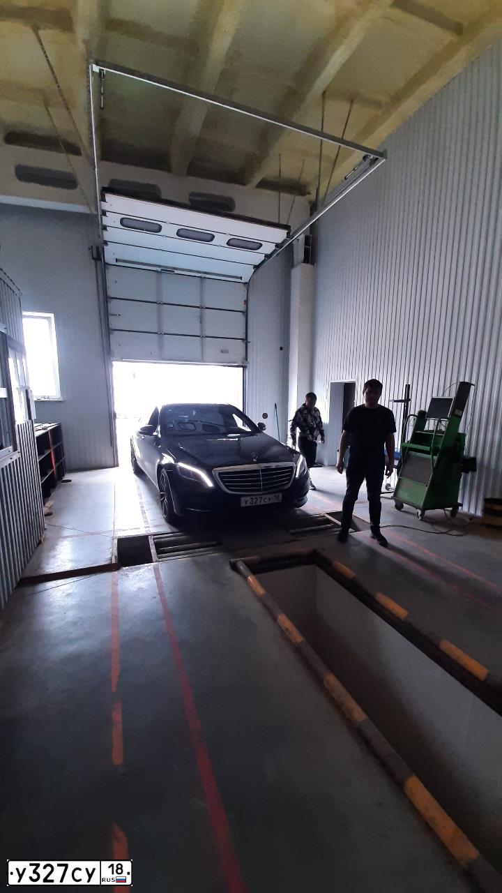 Фото автомобиля MERCEDES S-KLASSE, 2014 — госномер У327СУ18. Цвет: ЧЕРНЫЙ