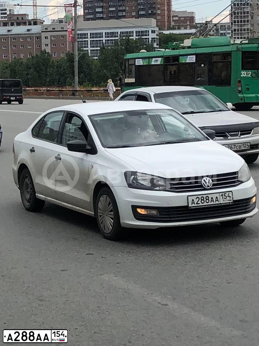 Фото автомобиля VOLKSWAGEN POLO, 2019 — госномер У312ТМ124. Цвет: Белый