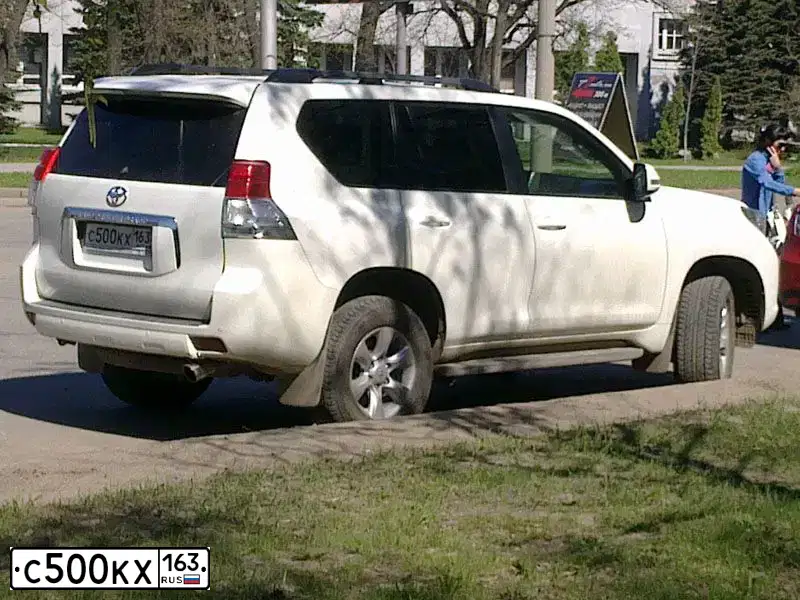 Фото автомобиля TOYOTA LANDCRUISER, 2012 — госномер С500КХ163. Цвет: БЕЛЫЙ