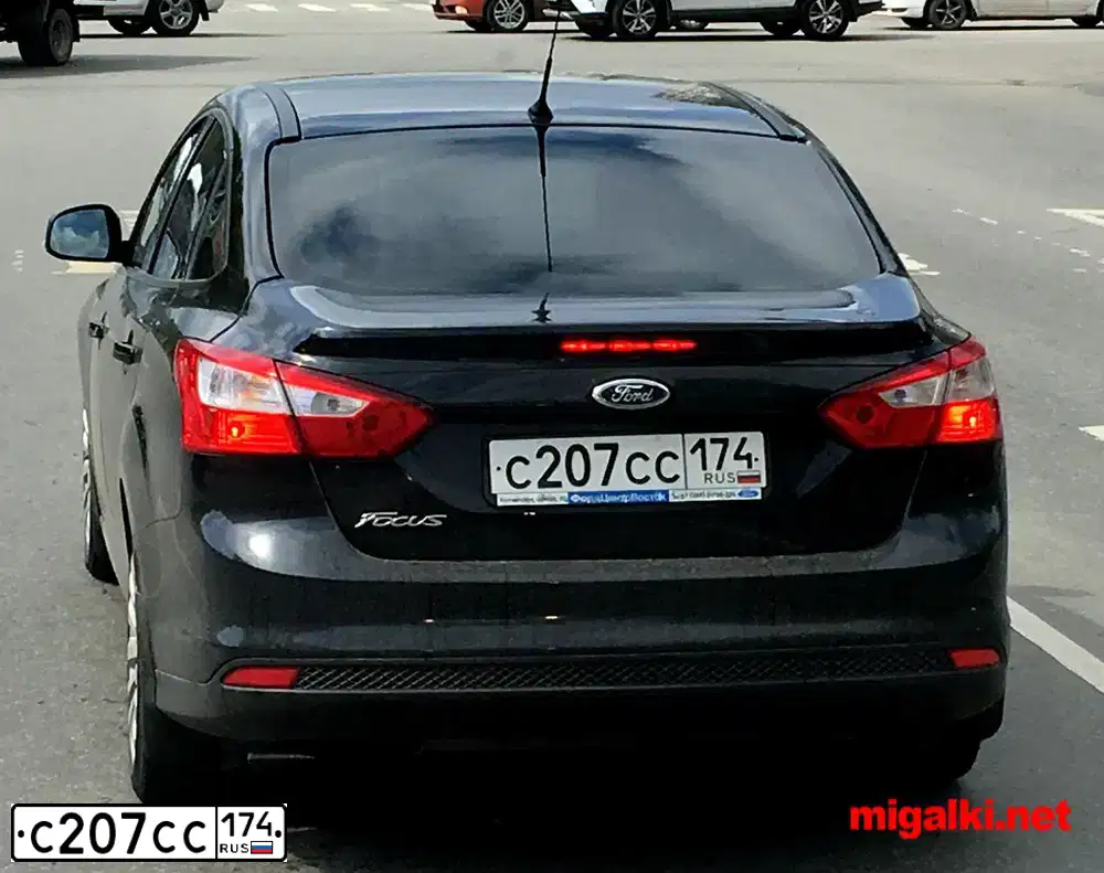 Фото автомобиля FORD FOCUS, 2012 — госномер М001ЕН174. Цвет: ЧЕРНЫЙ