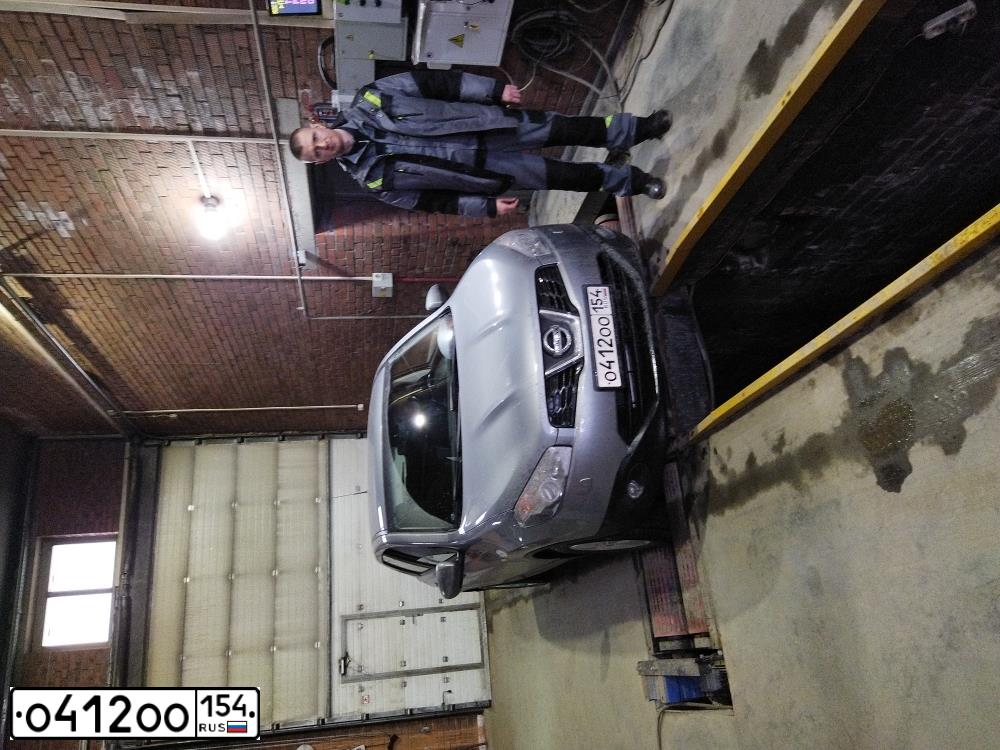 Фото автомобиля NISSAN QASHQAI, 2011 — госномер О412ОО154. Цвет: СЕРЫЙ