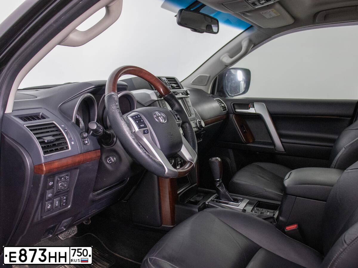 Фото автомобиля TOYOTA LAND CRUISER 150, 2016 — госномер С419ВМ550. Цвет: ЧЕРНЫЙ