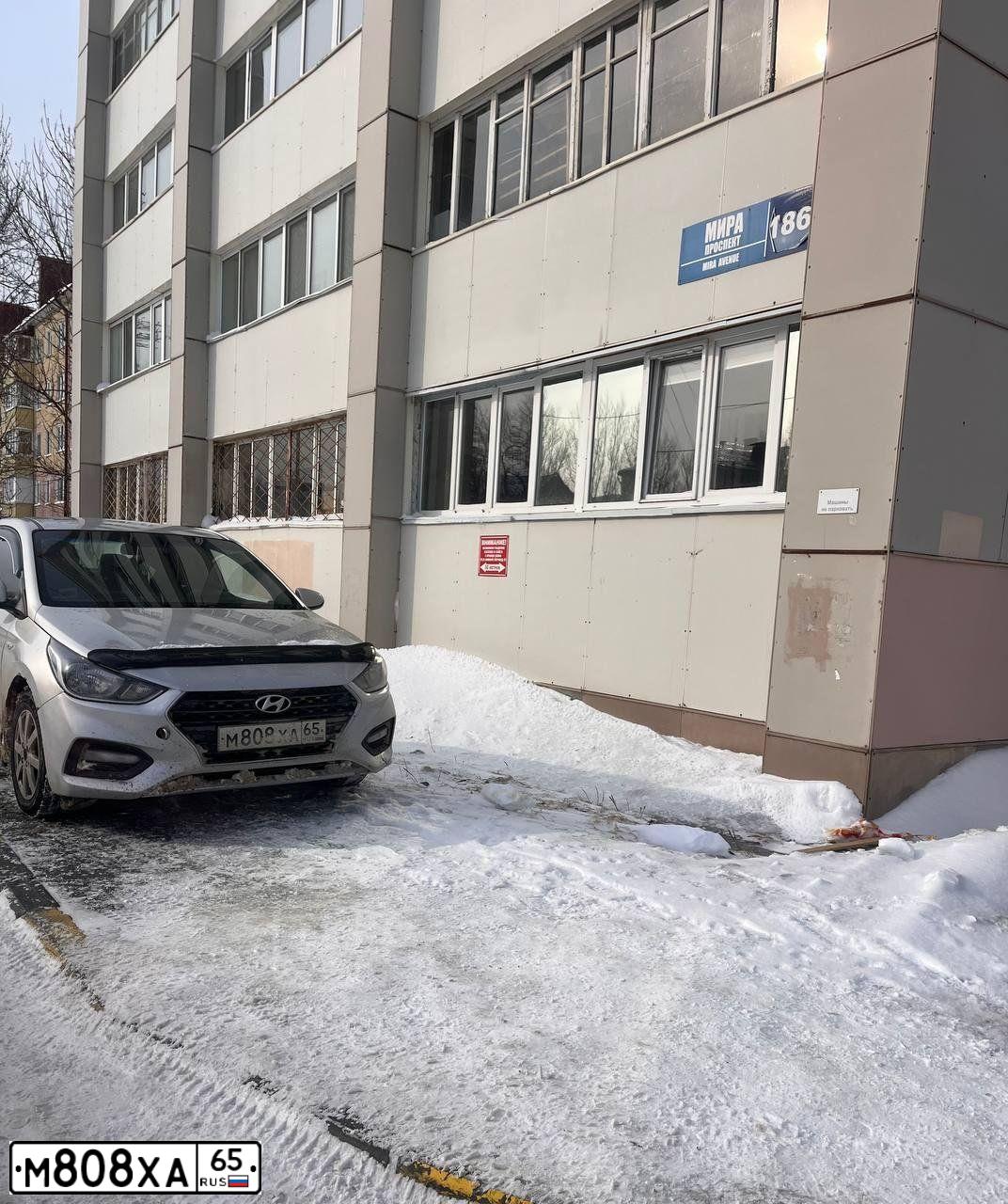Фото автомобиля HYUNDAI SOLARIS, 2017 — госномер М808ХА65. Цвет: Серебристый