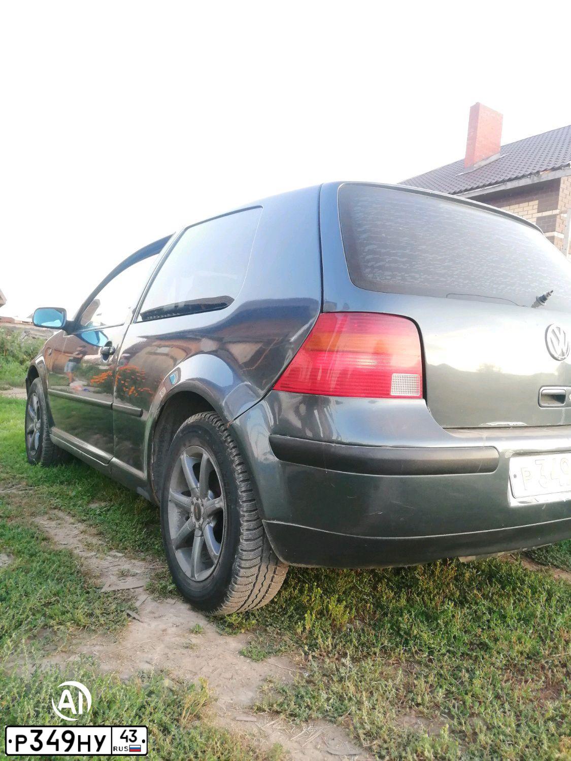 Фото автомобиля VOLKSWAGEN GOLF, 1998 — госномер Р248ЕВ159. Цвет: Серый