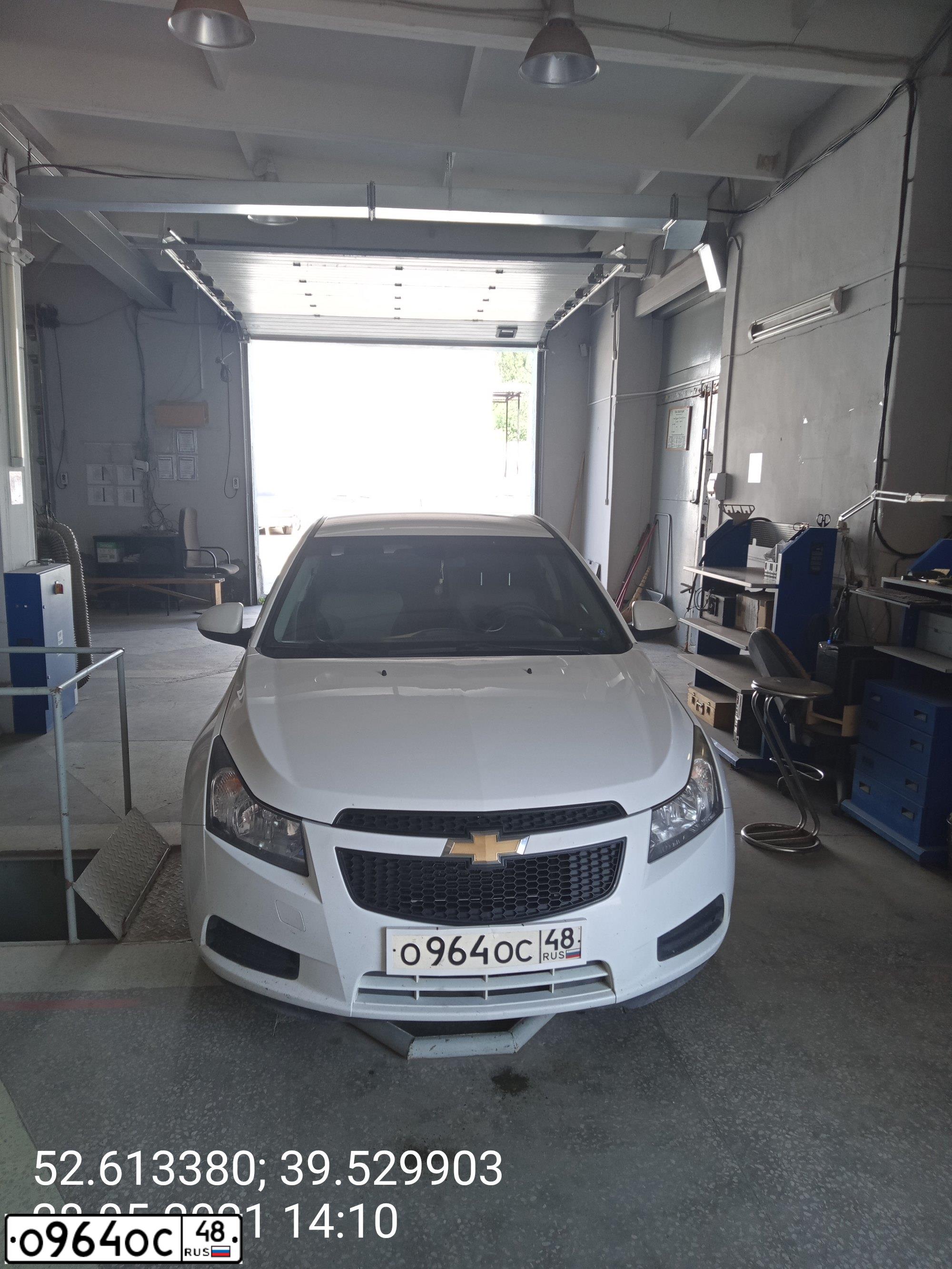 Фото автомобиля CHEVROLET CRUZE, 2010 — госномер О964ОС48. Цвет: Белый