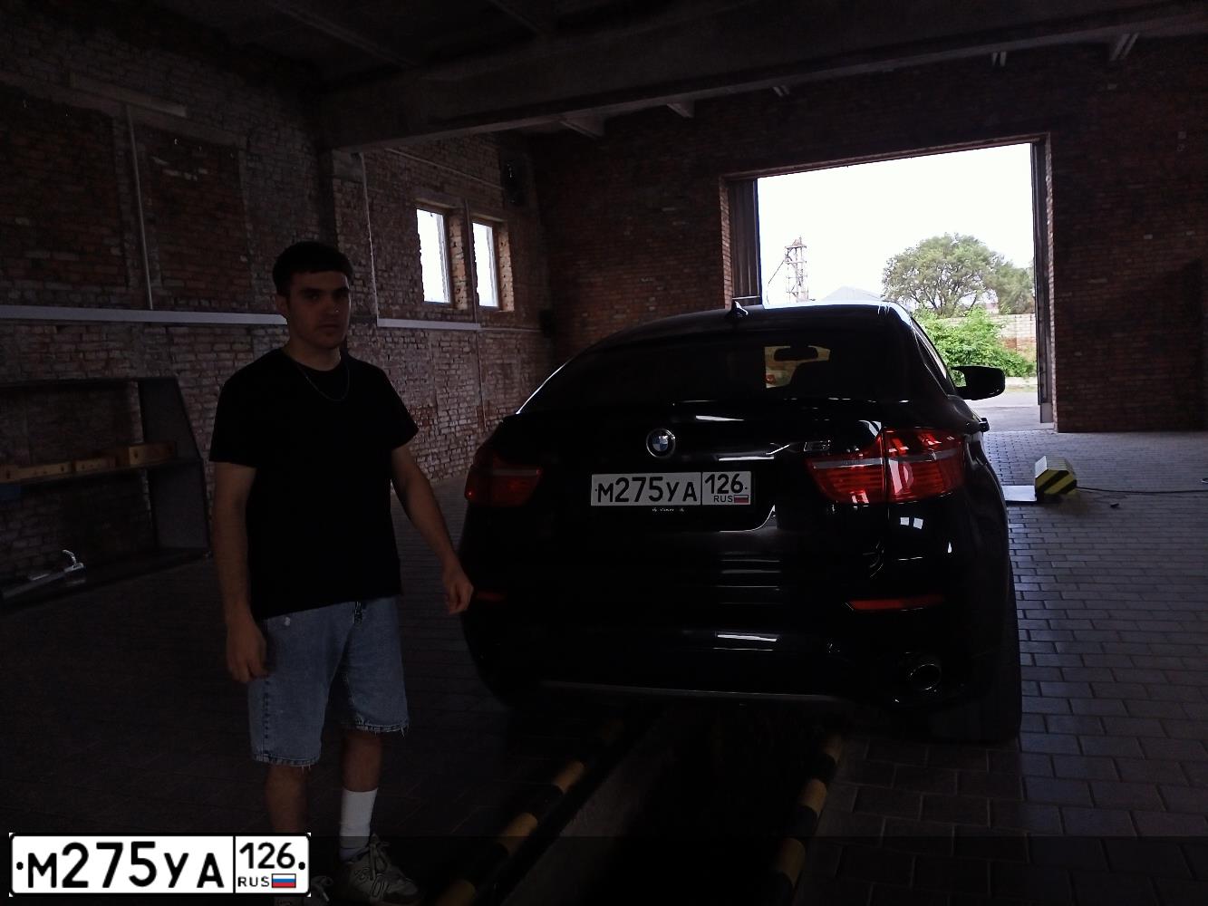 Фото автомобиля BMW X6, 2009 — госномер М275УА126. Цвет: ЧЕРНЫЙ