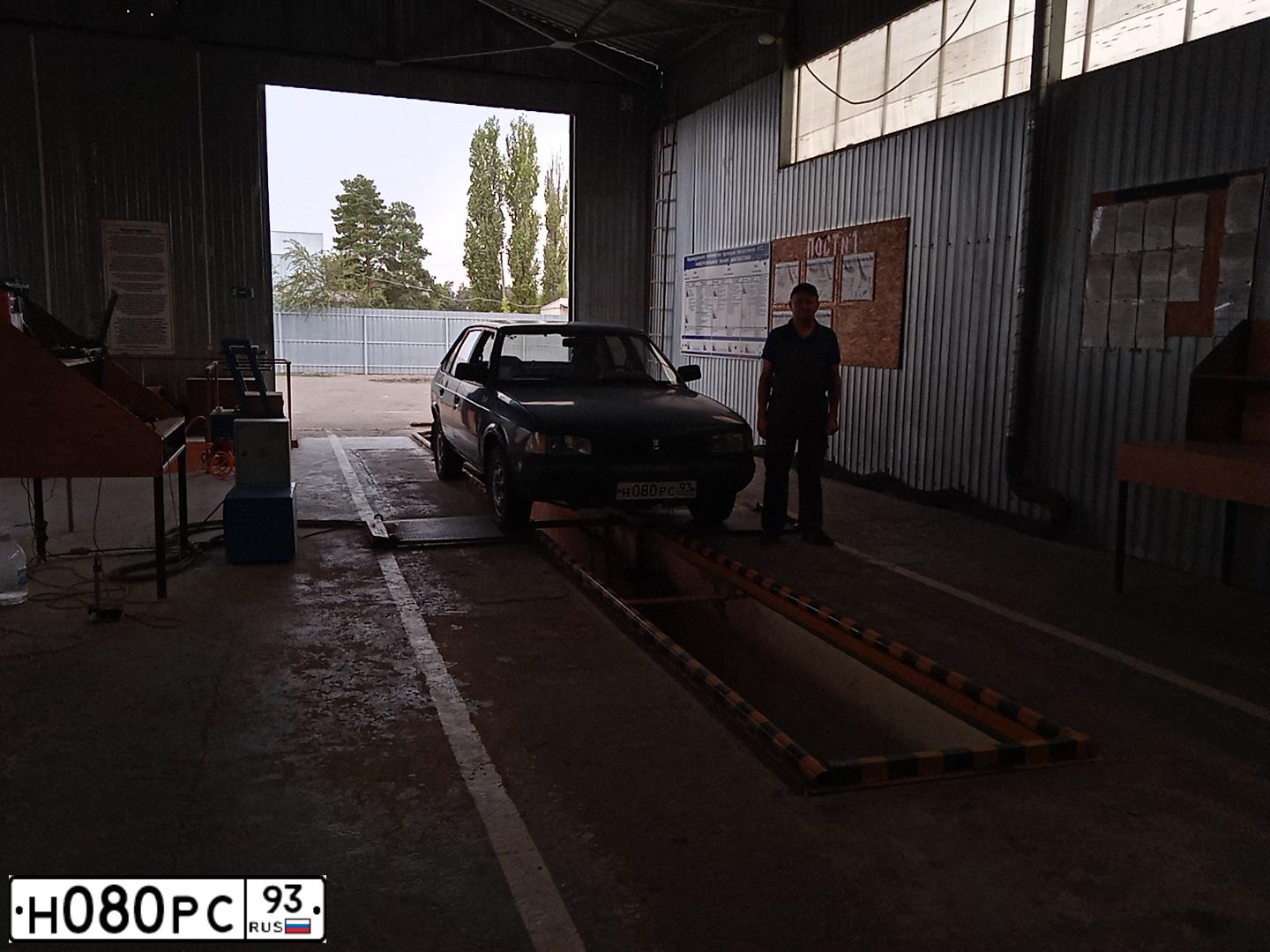 Фото автомобиля AZLK MOSKWITSCH 2141, 1999 — госномер Н080РС93. Цвет: сине-зеленый
